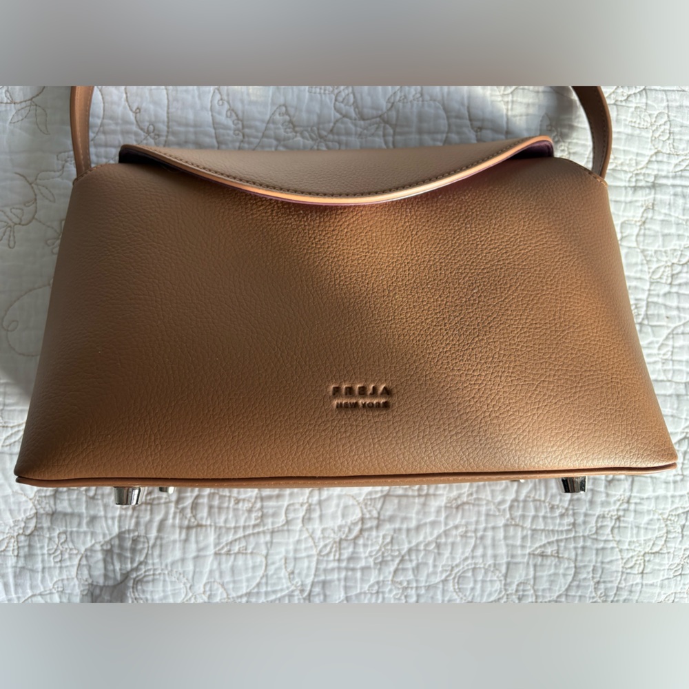 Freja New York Hudson Leather Shoulder Bag in Brown - Picture 6 of 15